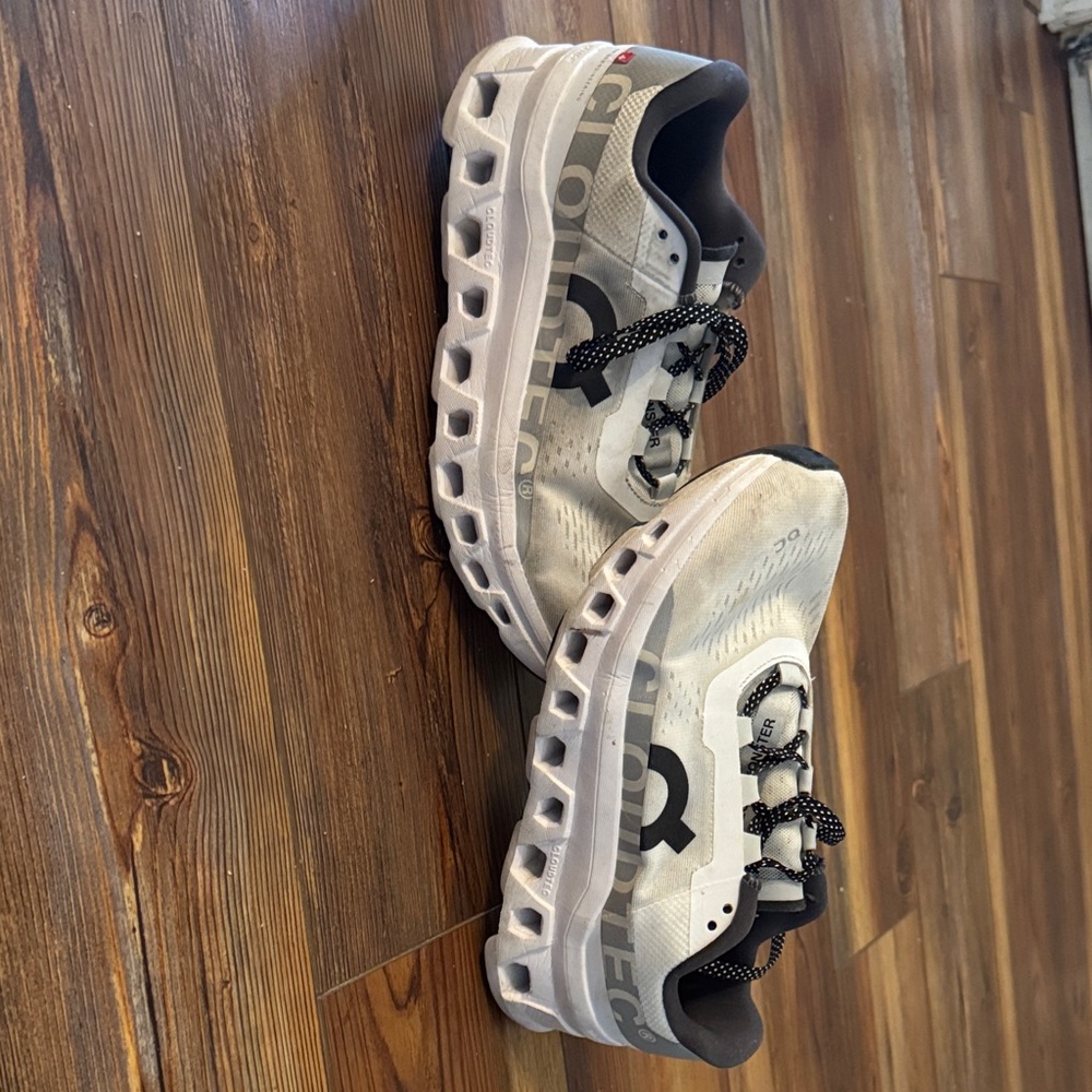 On cloud size 8 women.